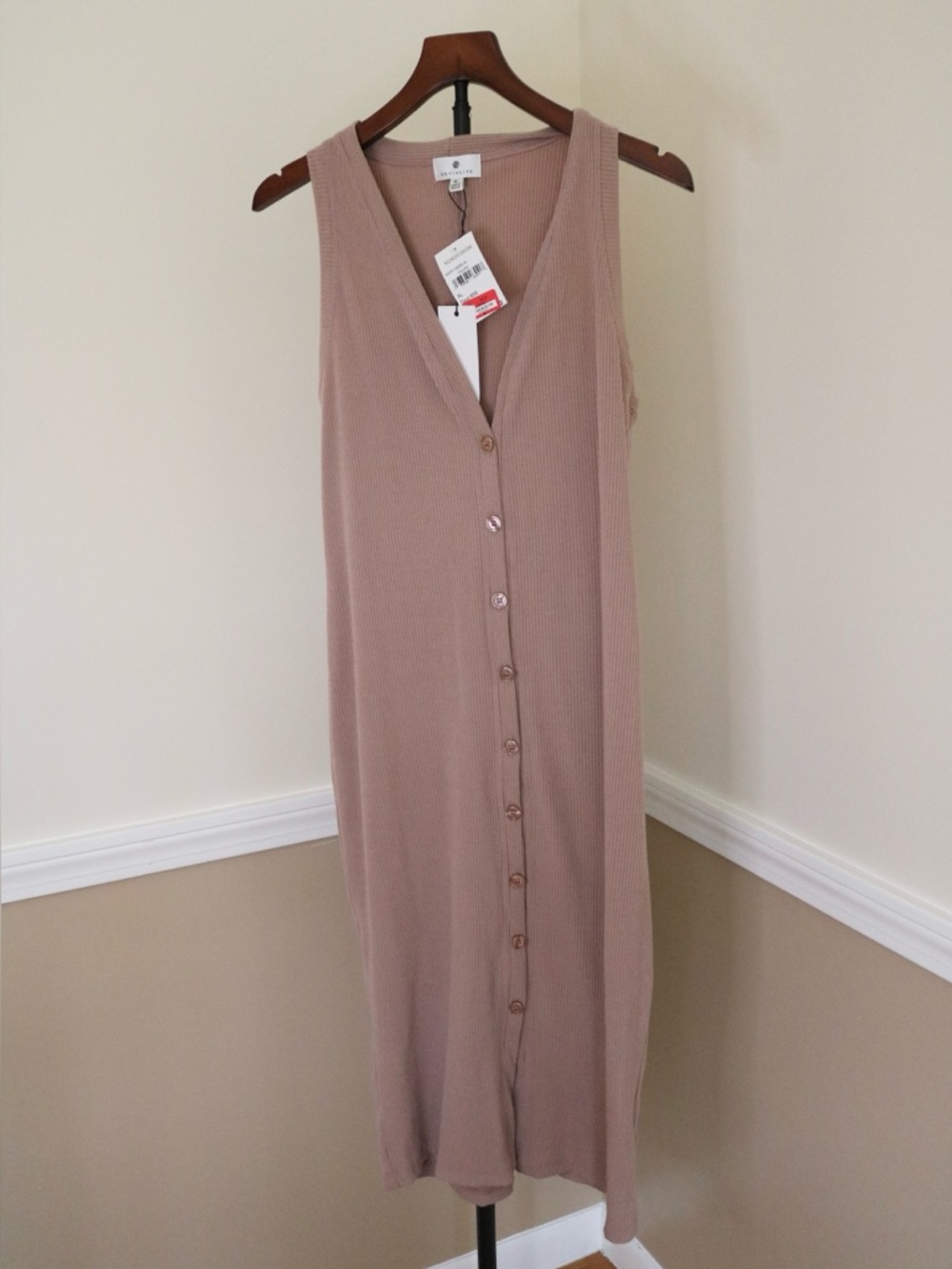 Socialite Ribbed V‑Neck Button Front Dress in Mauve